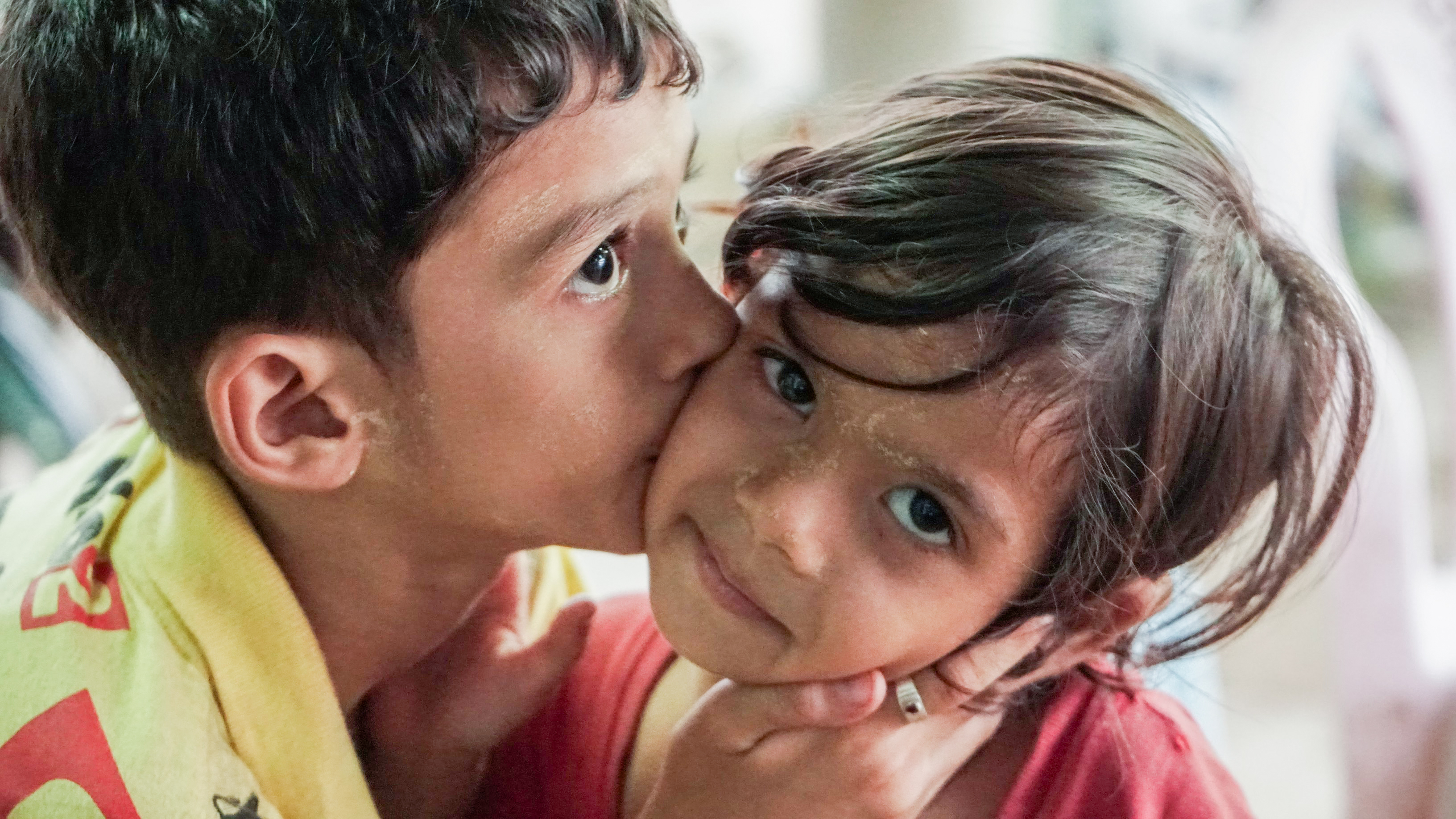 子供達｜ミャンマーとあるバスセンター前にて